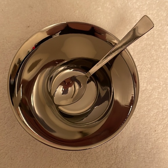 NEW Elegance Stainless steel hammered bowl with spoon. Approx. 11.4x11.4x7.6 cm. - Picture 4 of 9